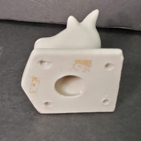 Small Ceramic Bull Cow Wall Mount Coat or Towel Holder - Picture 7 of 13